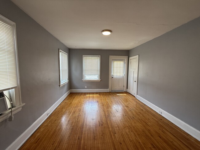 Building Photo - 2748 Harris Ave