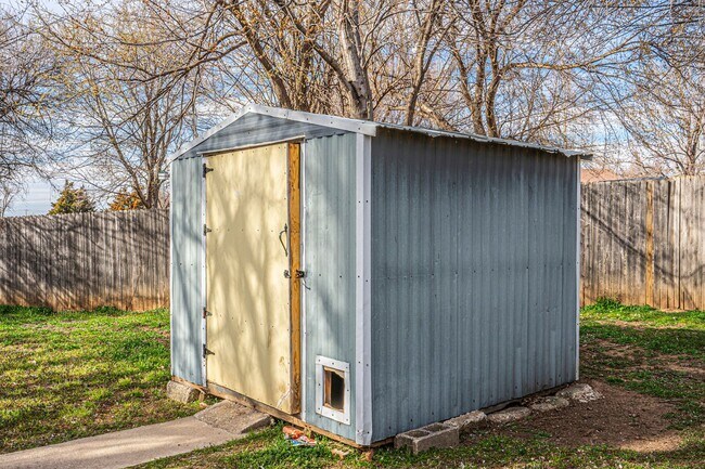 Building Photo - Great  3 Bed 2 Bath in Yukon!