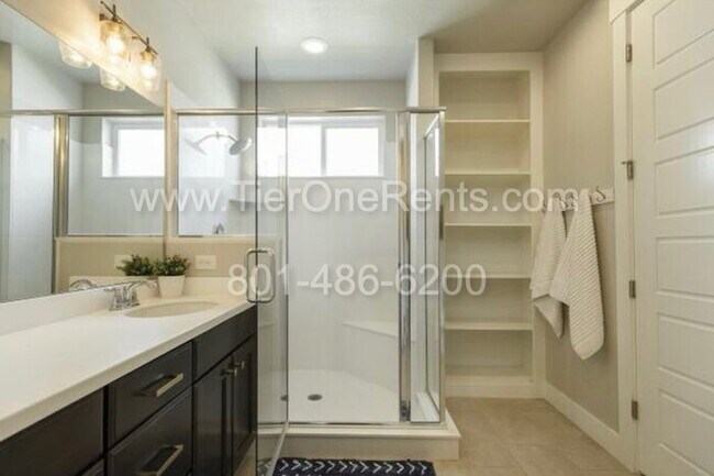Building Photo - NO DEPOSIT option available for qualified ...