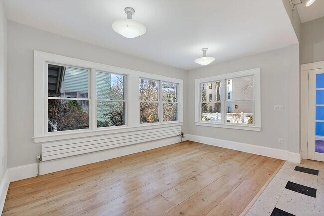 Building Photo - 31 Cushman St