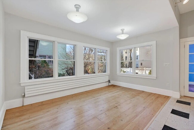 Building Photo - Beautiful First-Floor Condo in Portland’s West End