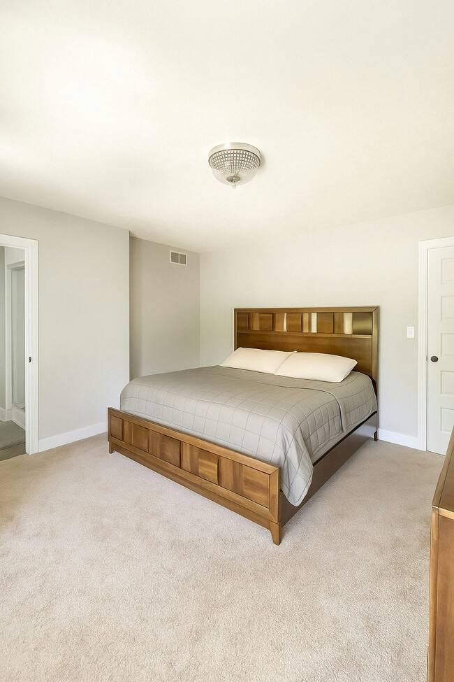 Building Photo - 13300 Patchin Dr