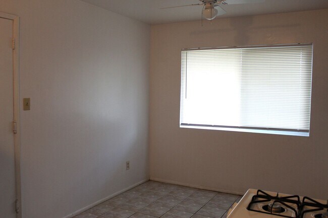 Building Photo - Cute Home for Rent South Bakersfield Cul De Sac