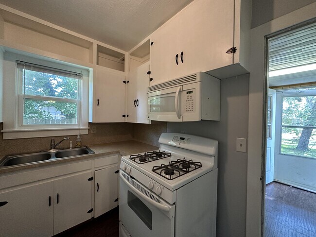 Building Photo - 208 N Bowie St