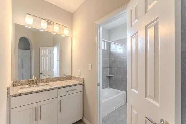 Building Photo - 6 Winter Thicket Pl