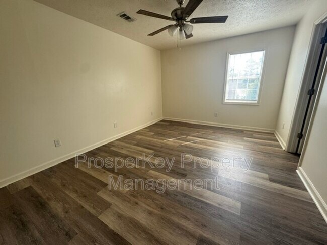 Building Photo - 802 27th Ave