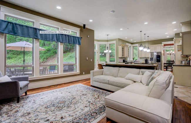 Building Photo - 4 bed/4bath, 5000sqft, adult home? Sober living? Barton Park!