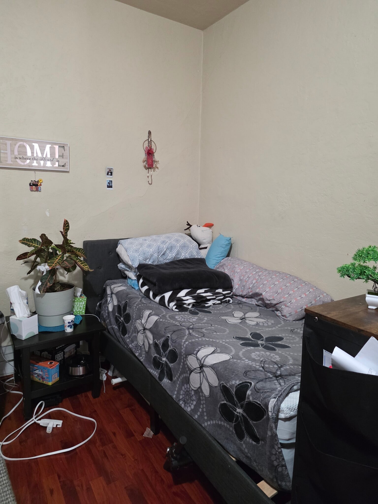 Previous tenant had bed, sofa - 468 S 6th St