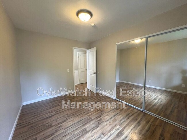 Building Photo - 6121 De Armoun Rd