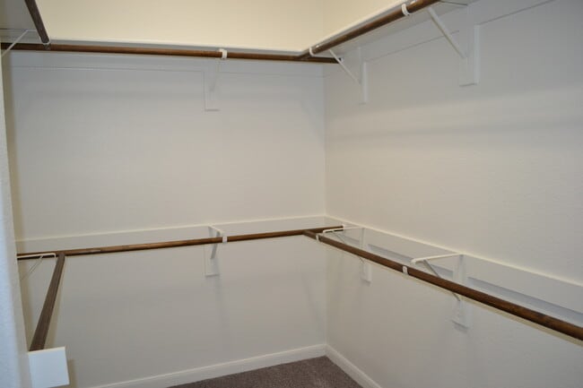 Building Photo - Gorgeous 4-bedroom home!