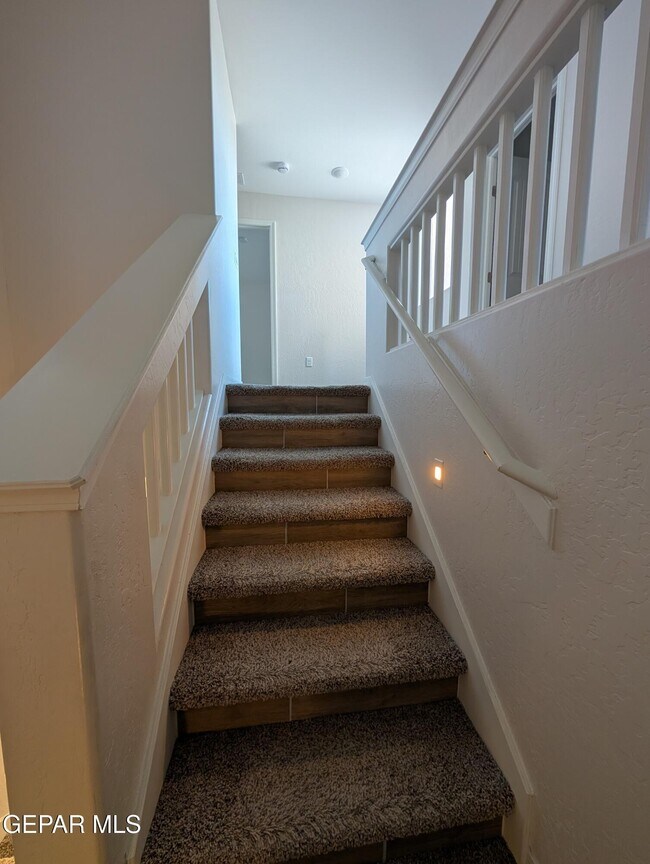 Building Photo - 517 La Entrada Cir