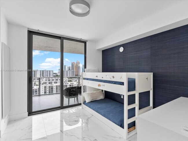 Building Photo - 300 Sunny Isles Blvd