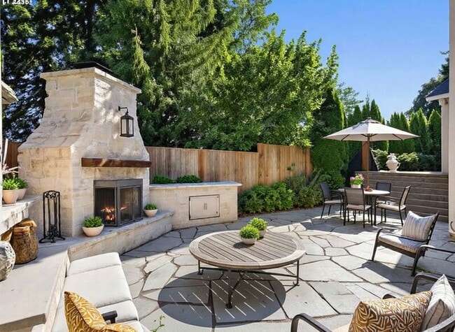 Building Photo - 9010 SW Inez St