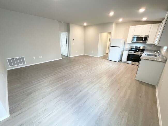 Building Photo - 5731 Falcon Pt