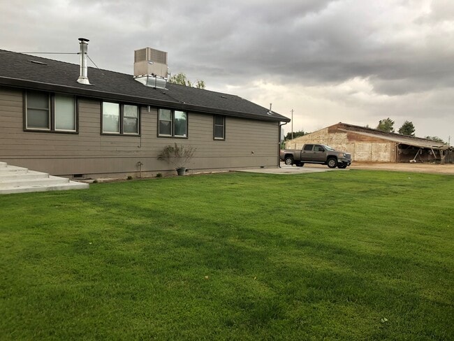 Building Photo - 1980 Sultana Dr