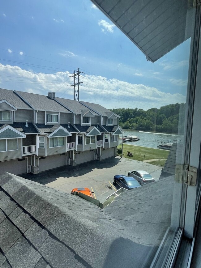 Building Photo - 6032 Park Ridge Rd