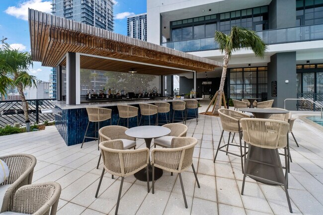 Building Photo - 215 SW 5th Ave