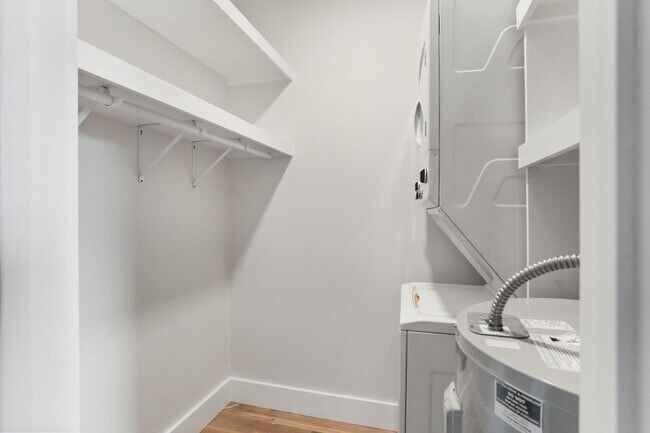 Building Photo - Brand new 1BD/1BA units in Gated Complex, ...