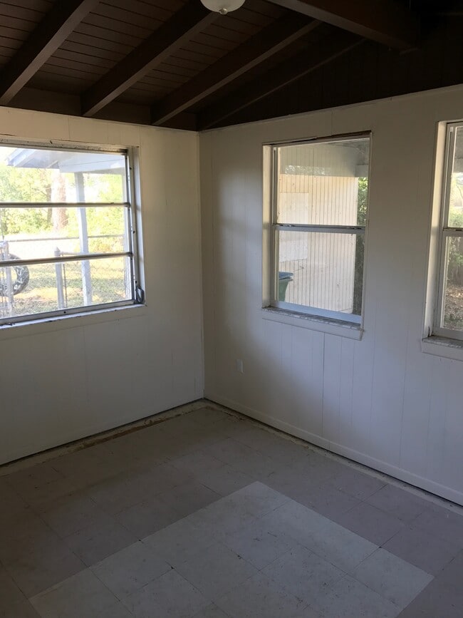 Building Photo - 1300 Fountainhead Dr