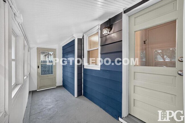 Building Photo - 2428 Bucklew Dr