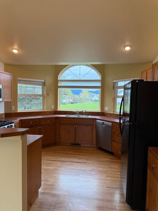 Building Photo - Single Family Home for Rent in Bozeman! Ov...