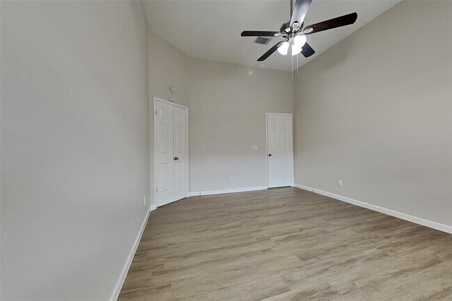 Building Photo - 4010 Spring Meadow Dr