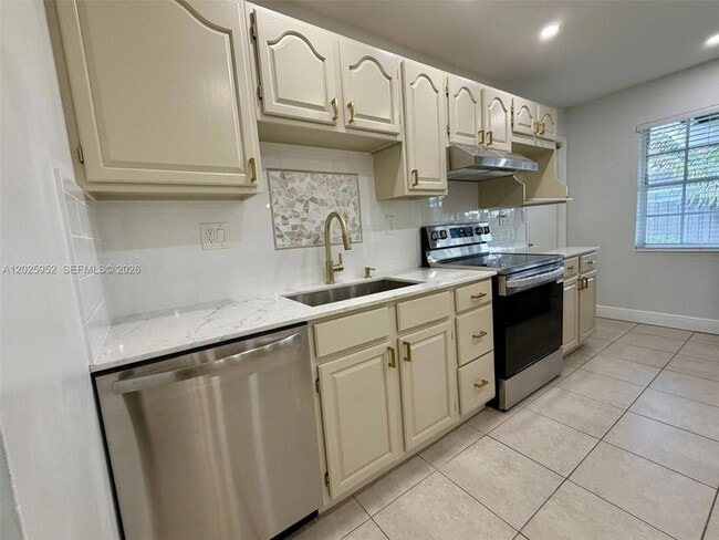 Building Photo - 7711 SW 131st Ave