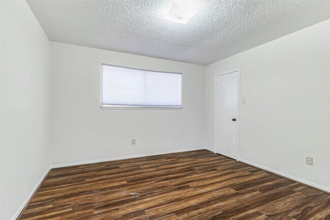 Building Photo - 22223 Hockaday Dr