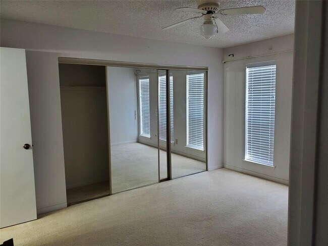 Building Photo - 12100 Overbrook Ln