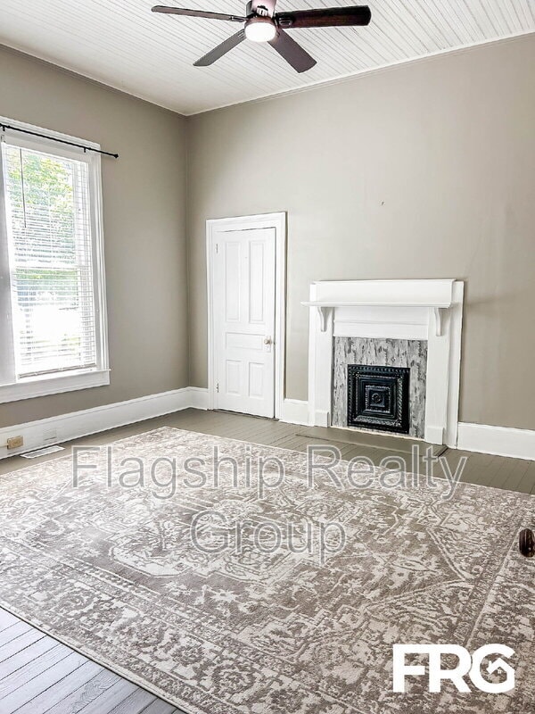 Building Photo - 304 N Caswell St