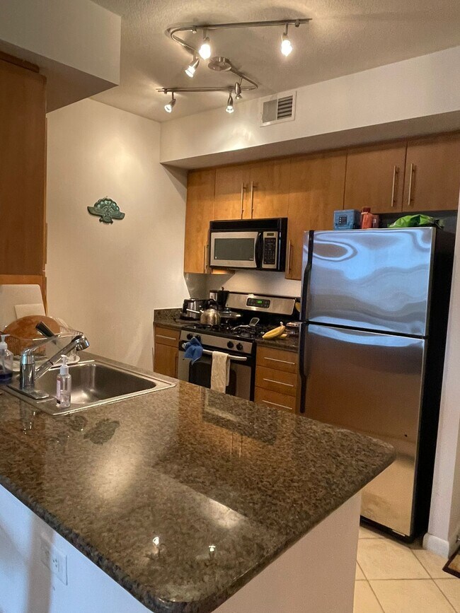 Building Photo - 1021 N Garfield St