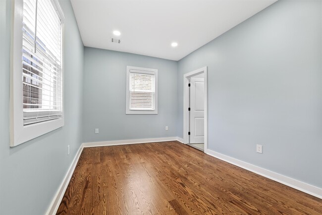 Building Photo - 8 Essex St