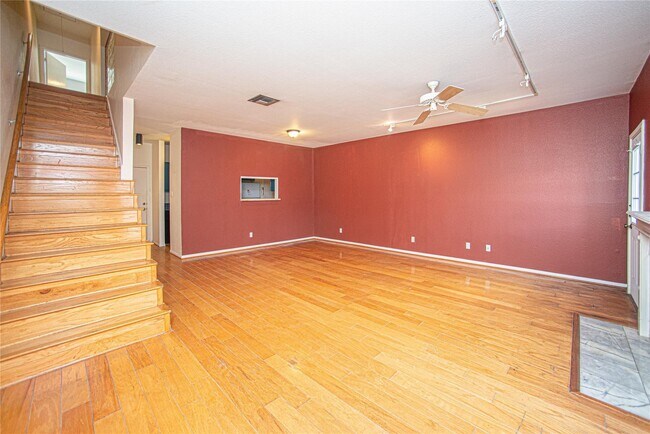 Building Photo - 8101 El Mundo St