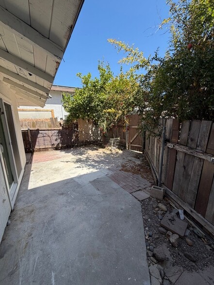 Building Photo - 2232 E Joana Dr