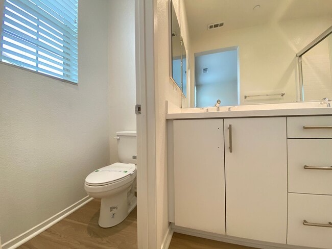 Building Photo - 3 bed, 3.5bath wihtin The Pacific Ridge Community in Oceanside