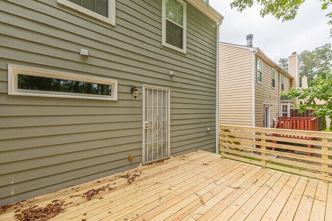 Building Photo - 3 br, 2.5 bath Townhome - 5895 Hampton Court