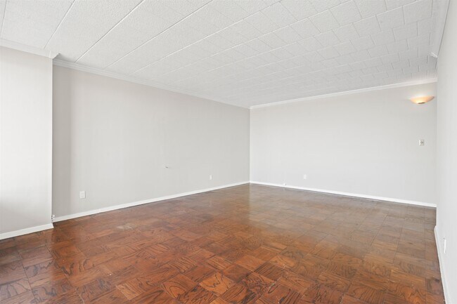Building Photo - 9060 Palisade Ave