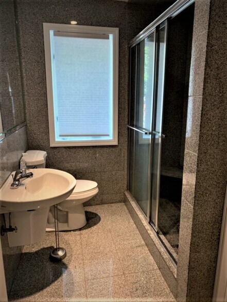 Bathroom - 6422 Fairhurst Ave