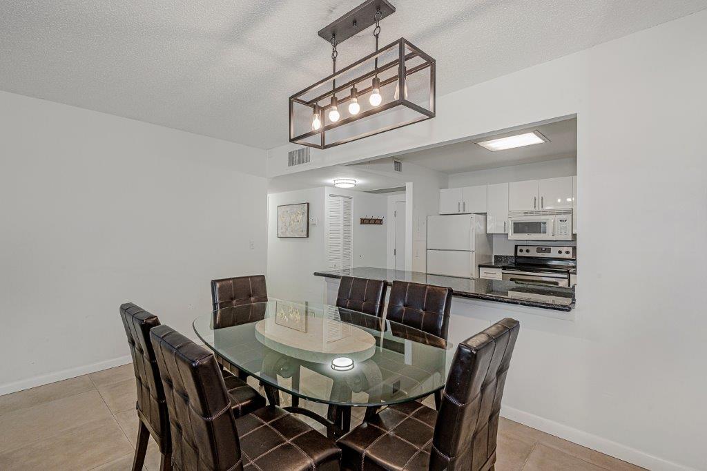 Building Photo - 2301 Collins Ave