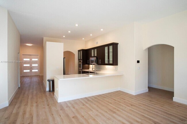 Building Photo - 6598 NW 113th Pl