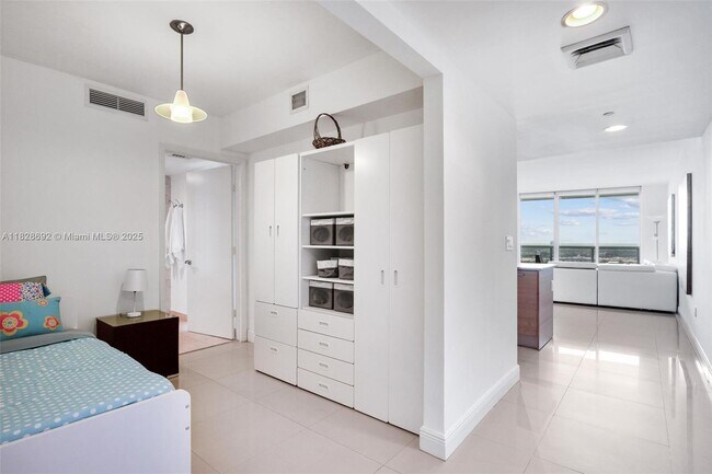 Building Photo - 1800 S Ocean Dr