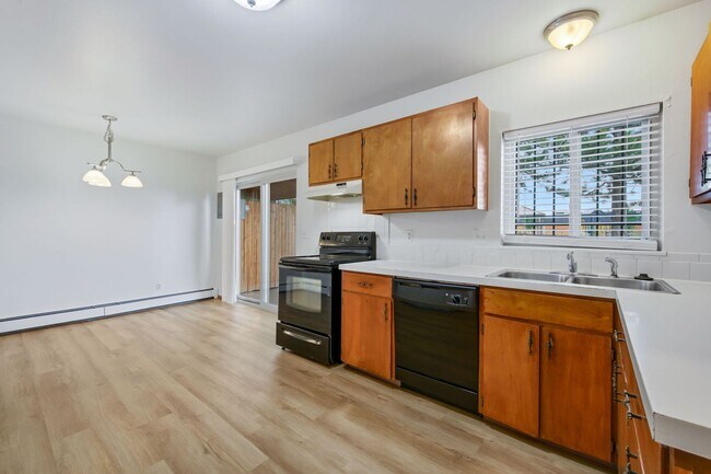 Building Photo - 745 Nyssa Dr