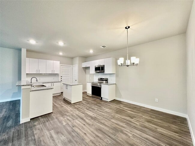 Building Photo - 9844 Grosbeak Ln