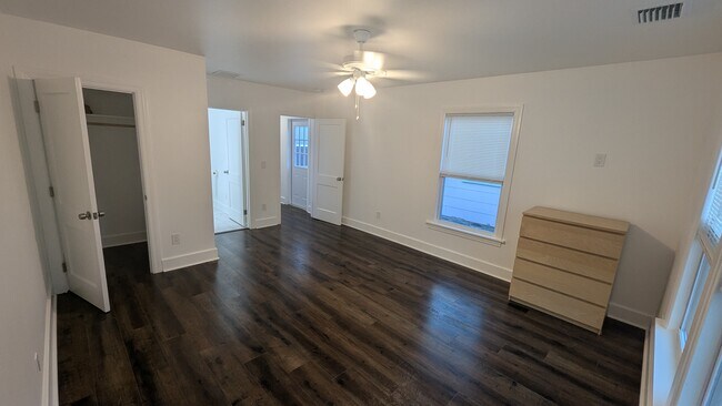 Building Photo - 3544 3rd Ave N