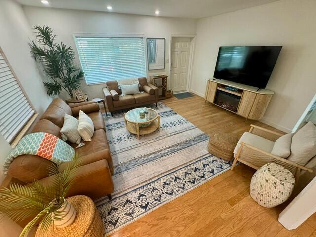 Building Photo - 642 Oak St