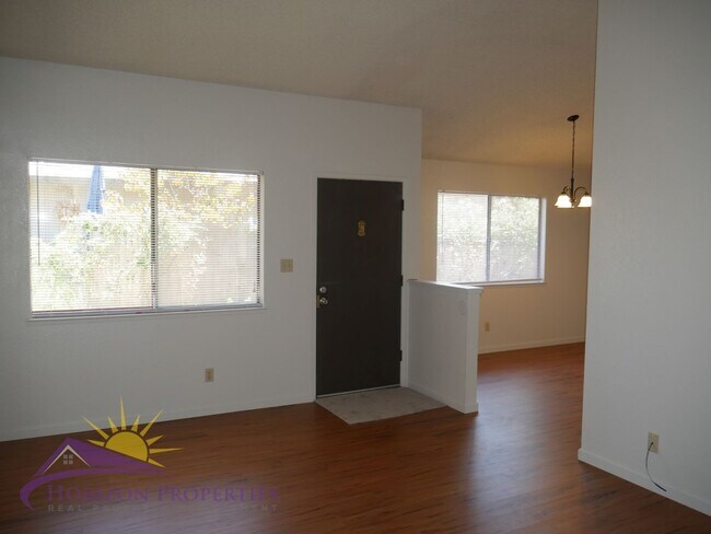 Building Photo - 6826/6828 Klingon Ct