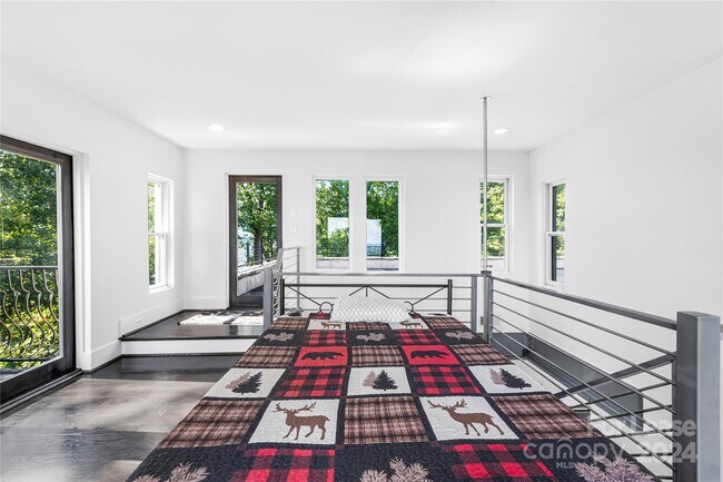 Building Photo - 49 Castle Ct