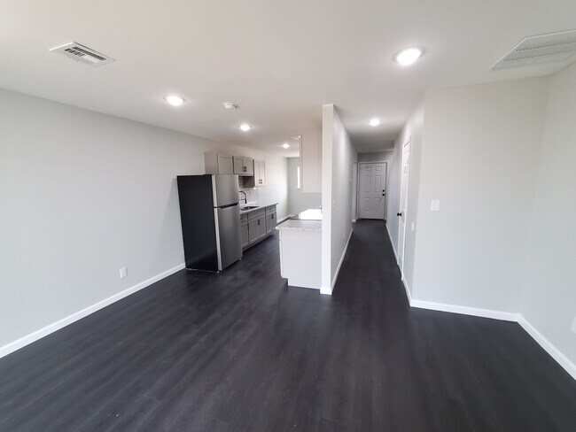 Building Photo - 3610 Springlake Dr
