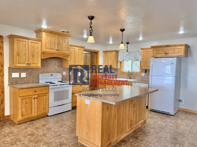 Building Photo - 13355 N Dekay Rd