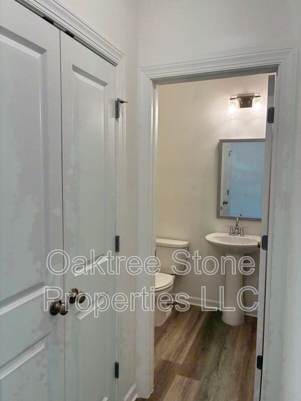 Building Photo - 3378 Skyland Dr